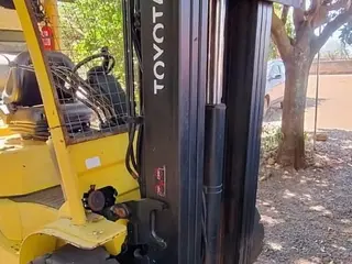 EMPILHADEIRA TOYOTA 32-8FGJ35 3.400 KG ANO 2019 ID: #3614551 — leilão em Barretos/SP (foto 2)