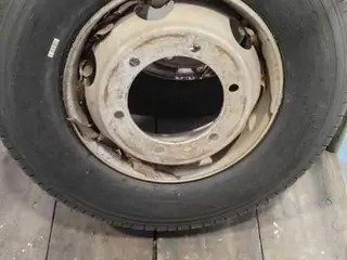 18 UNIDADES DE- PNEUS 325 RODA FERRO USADOS / MARCA: DIVERSOS TIPO II. (Ref.: DR391) — leilão em São Bernardo do Campo (foto 2)