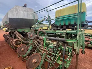 PLANTADEIRA JOHN DEERE 2100 DF 15 LINHAS, ANO: 2012, SÉRIE: 1CQ2130APC0000386 (Ref.: LIM202600552) — leilão em Campo Novo do Parecis/MT