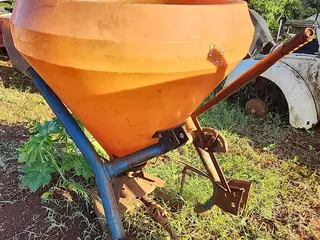 SUCATA DE SEMEADEIRA/ADUBADEIRA E CALCAREADEIRA CREMASCO DAC-600 SPEEDY — leilão em Capitão Leônidas Marques/PR (foto 3)