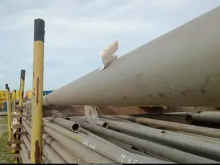 TUBO FLEXÍVEL, NIPLE, TUBO INOX E OUTROS — leilão em Macaé/RJ
