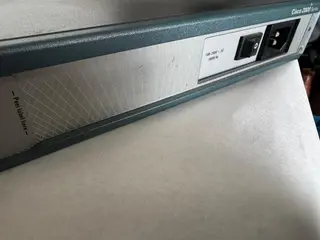 ROTEADOR CISCO 2811,MEMORIA RAM DE 256 MB;SAÍDAS INTERFACE FASTETHERNET,SLOTS SERIAIS, (REF. HXE) (01 PÇ) (Ref.: 1059) — leilão em Santo André/SP (foto 6)