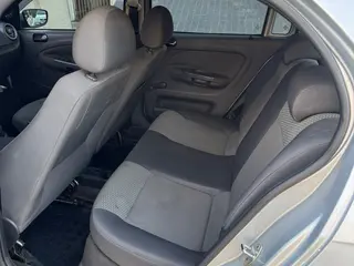 Volkswagen Gol 1.0 - 8V-Prata 4 Portas 2011 — leilão em Guarulhos/SP (foto 5)
