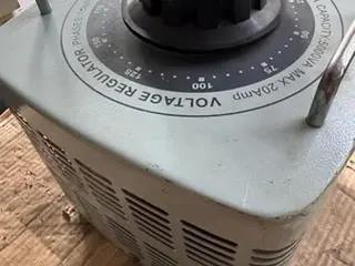 REGULADOR DE VOLTAGEM JNG TDGC2 - 5KVA, 0-250V (01 PÇ) (Ref.: 1064) — leilão em Santo André/SP (foto 5)