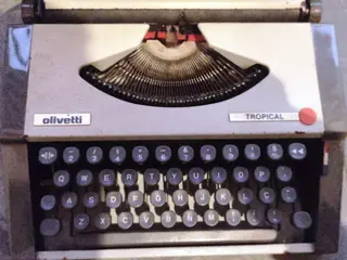Máquina de escrever Antiga OLIVETT TROPICAL — leilão em Belo Horizonte (foto 3)