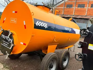 DISTRIBUIDOR DE ADUBOS LÍQUIDO BOMBA LOBULAR 6000LTS TRITON 19 - USADO — leilão em Cunha Porã/SC (foto 10)