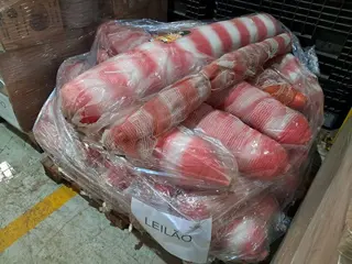 TELAS DE SINALIZAÇÃO, EXTINTORES DE INCÊNDIO, FIBRA CERÂMICA PLACA LD 3200, GAIOLAS DE AÇO, MANGUEIRAS DE INCÊNDIO, PEDESTAIS DE FERRO, PROTEÇÃO DE ABRAÇADEIRA DE ANDAIME (APROX.: 15.072 PÇ) (Ref.: AAA) — leilão em Uberaba/MG (foto 2)