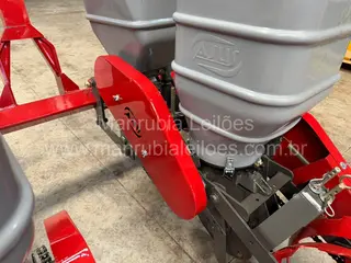 Plantadeira/Semeadeira (Convencional) Marca: Asus Modelo: SHP de 2 linhas, equipamento (novo), cabeçalho com 2.0 m de comprimento, acoplável no sistema hidráulico do trator — leilão em Artur Nogueira/SP (foto 17)