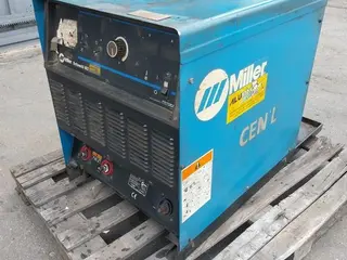 MAQUINA DE SOLDA MILLER DELTAWELD 402 (400 AMPERES) PARA SERVIÇOS DE SOLDA PESADA (Ref.: 21246) — leilão em São Paulo