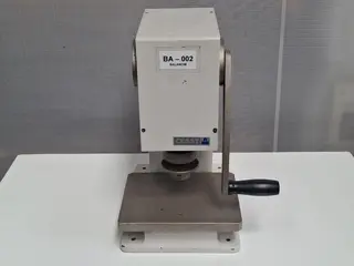 01 PRENSA DE PUNSÃO MANUAL MODELO 6051 CEAST - NO ESTADO - SEM GARANTIAS — leilão em Curitiba