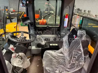 Pá Carregadeira (nova) Marca: RSX Modelo: RS 932 4x4 linha Premiun, Ano: 2026, Cabinada de fábrica com ar condicionado. — leilão em Artur Nogueira/SP (foto 2)