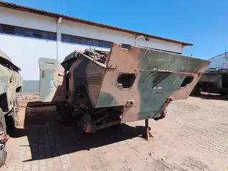 LOTE 02: SUCATA DO CHASSI/CARROCERIA DA VBTP EE-11 URUTU MII — leilão em Santiago/RS