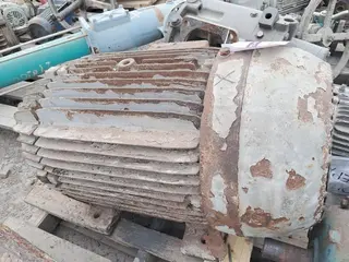 MOTORES ELÉTRICOS E UNIDADE COMPRESSORA (04 PÇS) (Ref.: MAZ) — leilão em Belo Oriente/MG
