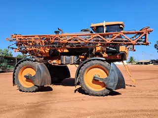 PULVERIZADOR AUTOPROPELIDO JACTO UNIPORT 3030 4x4, ANO AQUIS.: 2020, CAP: 3.000 L, SÉRIE: 1439485 (Ref: 842) — leilão em Boa Esperança do Norte/MT (foto 4)