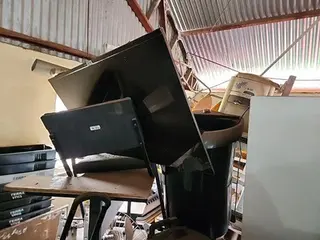 SUCATA DE ELETRÔNICOS, ELETRODOMÉSTICOS, MÓVEIS E EQUIPAMENTOS HOSPITALARES — leilão em São Miguel da Boa Vista/SC (foto 4)