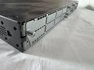 ROTEADOR CISCO 2811,MEMORIA RAM DE 256 MB;SAÍDAS INTERFACE FASTETHERNET,SLOTS SERIAIS, (REF. HXE) (01 PÇ) (Ref.: 1059) — leilão em Santo André/SP (foto 12)