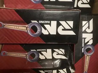 50 BIELAS PARA MOTOS DIVERSAS CG, CB, NEW OUTRAS S RM RACING (SEM USO) — leilão em São Caetano do Sul
