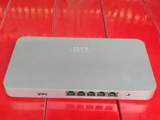 PEÇAS DIVERSAS: FIREWALLS, APPLIANCES E COMPONENTES DE RÁDIO (APROX. 39 PÇS) — leilão em Caucaia/CE (foto 2)