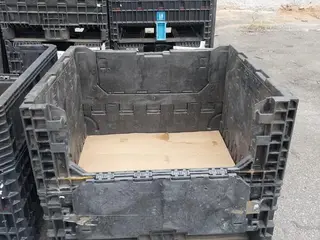 10 CAÇAMBAS PLÁSTICAS DESMONTÁVEIS COM TAMPA MEDINDO 800 X 760 X 500 MM REFORÇADAS (Ref.: 19461) — leilão em São Paulo (foto 8)