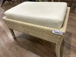 PUFF - MEDIDAS APROX. (A X L X C) : 44X64 - CÓDIGO: 14207 — leilão em São Paulo
