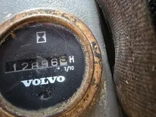Volvo EC240B 2010 — leilão em Catanduva/SP (foto 3)