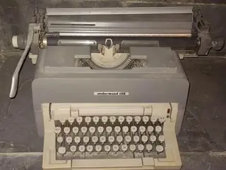 Máquina de escrever Antiga UNDERWOOD 198 — leilão em Belo Horizonte (foto 4)