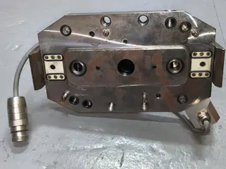 12 PLACAS DE ACOPLAMENTO TÉRMICO/HIDRÁULICO SATTEL KOMPLETT P/ MOLDES (Ref.: FCB -PRO 1081) — leilão em Campo Bom/RS (foto 2)