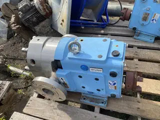 BOMBA DE LÓBULOS SPX 060 U2 - S/ MOTOR — leilão em Cabreúva (foto 3)