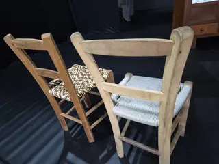 CADEIRAS DE MADEIRA MACIÇA COM ASSENTO DE FIBRA SINTÉTICA — leilão em Maravilha/SC (foto 5)