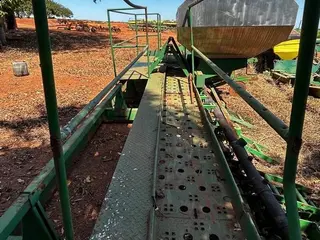 PLANTADEIRA DE GRÃOS JOHN DEERE 2130 DUAL FLEX (APENAS A ESTRUTURA), ANO AQUIS.: 2012, SÉRIE: 1CQ2130ALC0000395 (Ref: LIM202500480) — leilão em Campo Novo do Parecis/MT (foto 3)