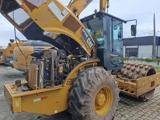 ROLO COMPACTADOR VIBRATÓRIO CATERPILLAR CP54B - ano 2014 — leilão em Curitiba/PR (foto 2)