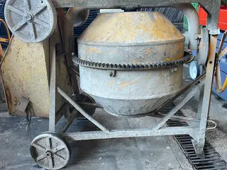 BETONEIRA 400 LITROS MAIS MOTOR — leilão em São José dos Campos/SP (foto 2)