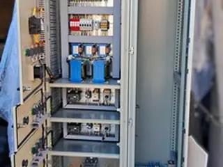 PAINEL ELÉTRICO COM COMPONENTES PARA AUTOMAÇÃO SCHNEIDER (NOVO, SEM USO) REF. CSB (Ref.: 87) — leilão em Guarulhos (foto 5)