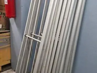 APROX. 136 ANTENAS DE ALARME RF-RX (PEDESTAL) (Ref.: EAS) — leilão em São Paulo