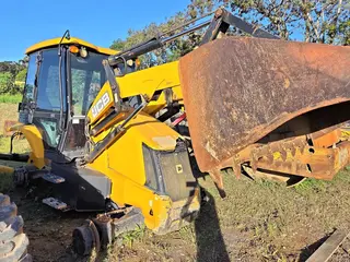 RETROESCAVADEIRA JCB 3CXTT ANO: 2017 PLACA FINAL 5 (SC) — leilão em Taió/SC (foto 12)
