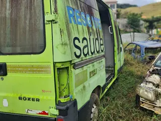 AMBULÂNCIA PEUGEOT CITROËN/JUMPER FURGÃO 23 HDI, ano 2012/2013, cor verde, diesel — leilão em Rio Claro/RJ (foto 4)