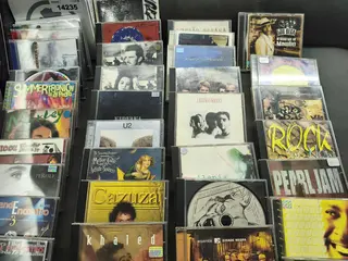 APROX. 50 CD'S ORIGINAIS - ROCK - POP ROCK - MPB E OUTROS - CÓDIGO: 14235 — leilão em São Paulo (foto 3)
