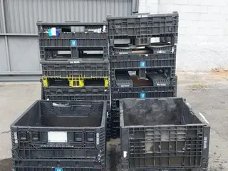 10 CAÇAMBAS PLÁSTICAS DESMONTÁVEIS COM TAMPA MEDINDO 800 X 760 X 500 MM REFORÇADAS (Ref.: 19461) — leilão em São Paulo (foto 9)
