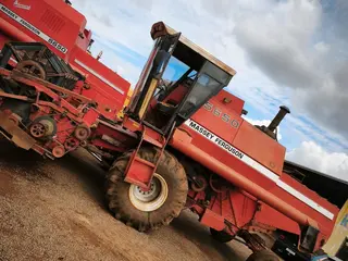 COLHEITADEIRA Massey Ferguson MF 5650 C/ PLATAFORMA DE SOJA 14 PÉS + PLATAFORMA DE MILHO MF5X90 — leilão em Laranjeiras do Sul/PR (foto 3)
