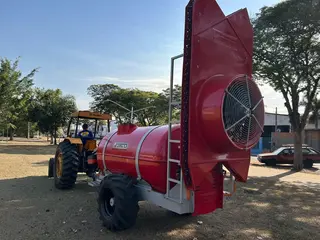 Pulverizador/Atomizador Marca: Natali Modelo: Bilateral Ano: 2015 Tanque com capacidade para: 4.000 Litros — leilão em Artur Nogueira/SP (foto 5)