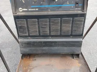 MAQUINA SOLDA MARCA - MILLER DELTAWELD 402, CAP 400 AMPERES PARA SERVIÇOS PESADOS DE SOLDA (Ref.: 21241) — leilão em São Paulo (foto 8)