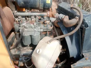 EMPILHADEIRA Á COMBUSTÃO CONTRABALANÇADA VANTEC E 12500 4x2, ANO AQUIS.: 2017, CAP: 2.500Kg, SÉRIE: 482.28/001 (Ref: 4332) — leilão em Sapezal/MT (foto 9)