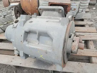 MOTORES ELÉTRICOS E UNIDADE COMPRESSORA (04 PÇS) (Ref.: MAZ) — leilão em Belo Oriente/MG (foto 12)