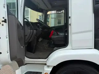 01 CAMINHÃO BAÚ VOLKSWAGEN 24.280 CRM 6X2 2014/2015 - DIESEL - APRESENTA FUNCIONAMENTO ATÉ O MOMENTO - DOC EM DIA - NO ESTADO - SEM GARANTIAS — leilão em Porto Alegre/RS (foto 10)