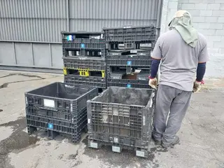 10 CAÇAMBAS PLÁSTICAS DESMONTÁVEIS COM TAMPA MEDINDO 800 X 760 X 500 MM REFORÇADAS (Ref.: 19461) — leilão em São Paulo (foto 2)
