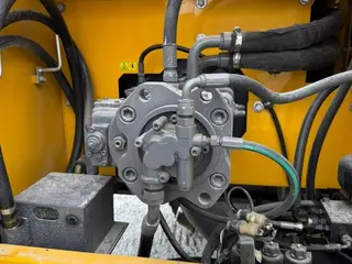 Volvo EC240BLC 2002 — leilão em Contagem/MG (foto 19)