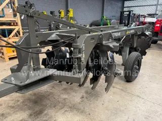 Grade Aradora Almeida de 12 discos Xtreme 235 12x26x235mm de espaçamento-com controle remoto e pneus (novo) — leilão em Artur Nogueira/SP (foto 11)