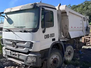 CAMINHÃO BASCULANTE MERCEDES BENZ AXOR, , PL.: (SEM EMPLACAMENTO / SEM DIREITO A DOCUMENTAÇÃO), CH.: (Ref.: LOTE 08) — leilão em Brasília/DF