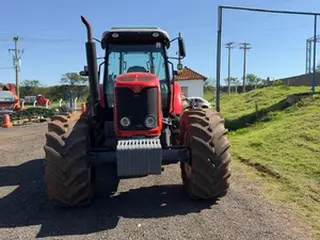 TRATOR AGRÍCOLA MASSEY FERGUSON 7180 4X4, ANO AQUIS.: 2012, SÉRIE: 7180358411 (Ref: 10) — leilão em Taquaritinga/SP (foto 6)