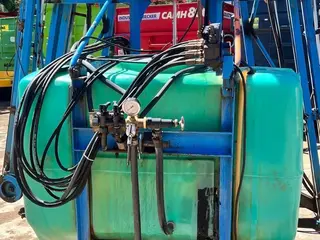 PULVERIZADOR MONTANA 600LTS COM BARRA HIDRÁULICA - USADO — leilão em Cunha Porã/SC (foto 3)